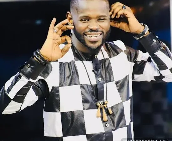 Habitué aux projecteurs, Pape Cheikh Diallo passe ce 14 février dans un cadre qui tranche avec la fête