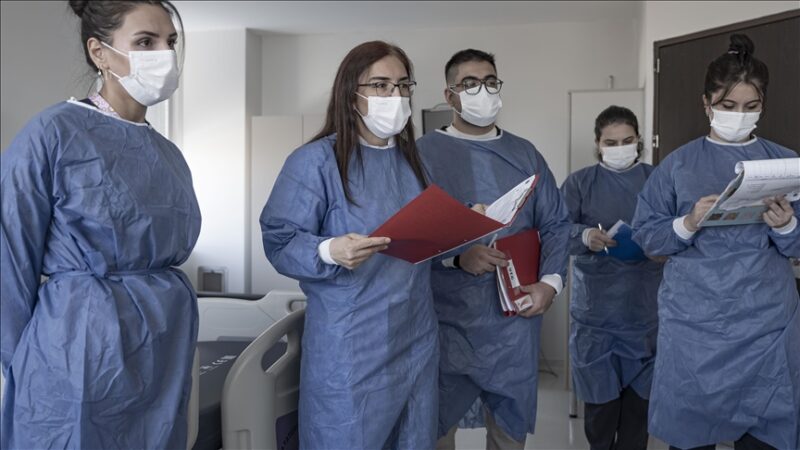 France : Après la suspension du licenciement de l’infirmière, les collectifs lancent ce mot d’ordre spécifique aux soignants