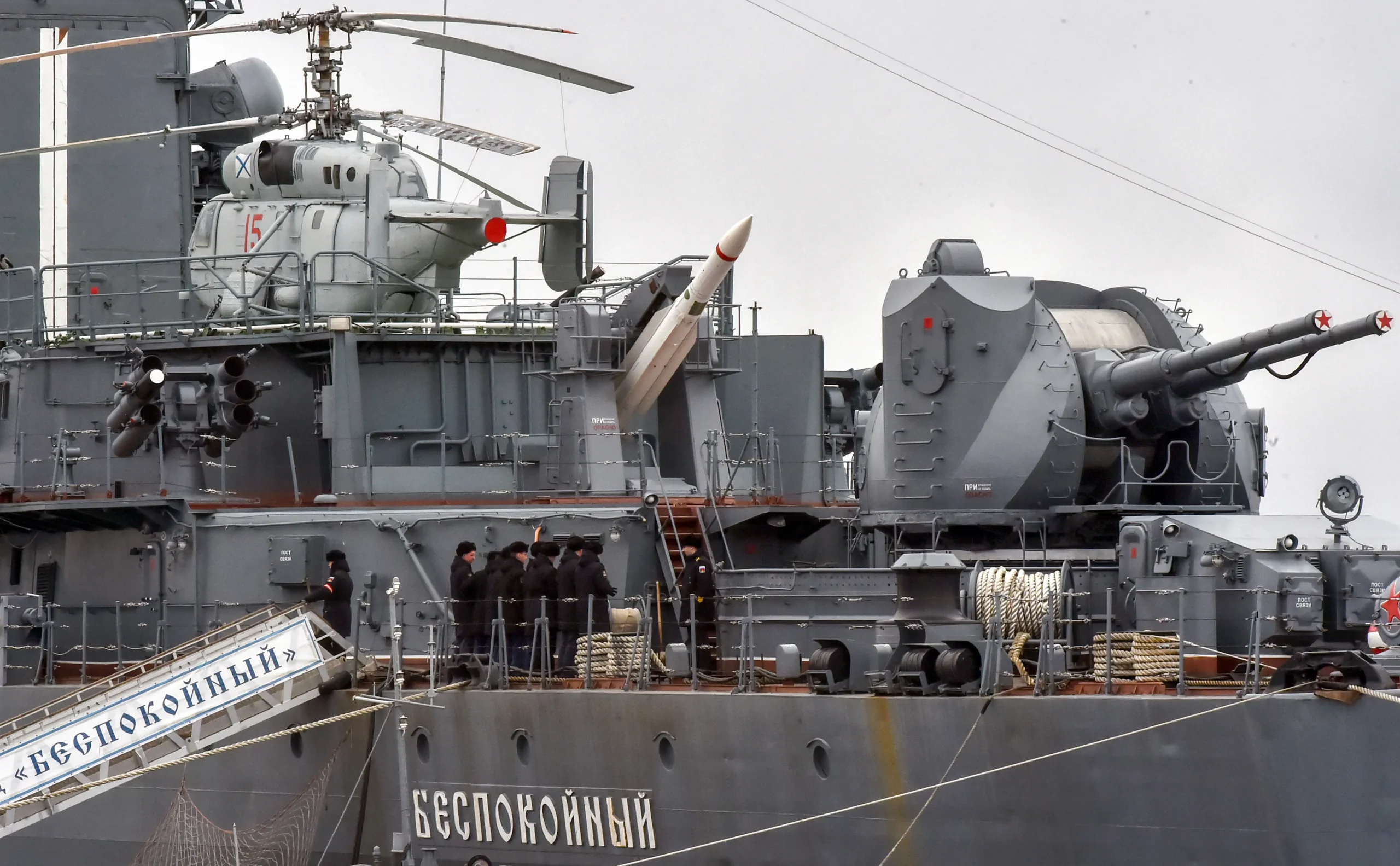 Pour protéger ses navires marchands, le Kremlin menace de recourir à la force et cible spécifiquement ces trois puissances occidentales