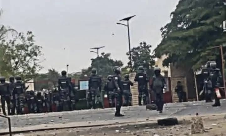 UGB : Une tentative de réouverture partielle met le feu aux poudres et paralyse cet axe stratégique