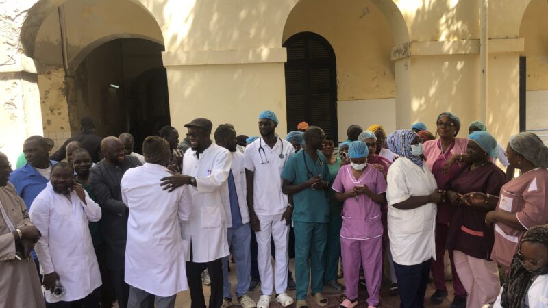 Les syndicats de l&rsquo;hôpital de Saint-Louis pointent une manœuvre budgétaire qui a privé les contractuels de 7 mois d&rsquo;indemnités