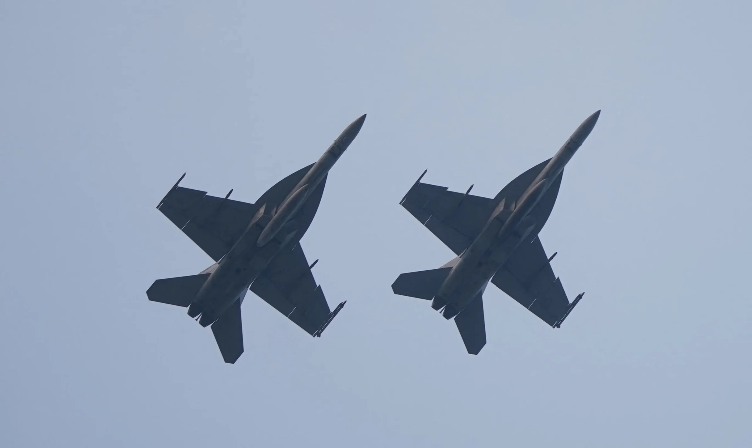 États-Unis : le dispositif de chasseurs activé par le NORAD face à l&rsquo;approche de cinq aéronefs russes en Alaska