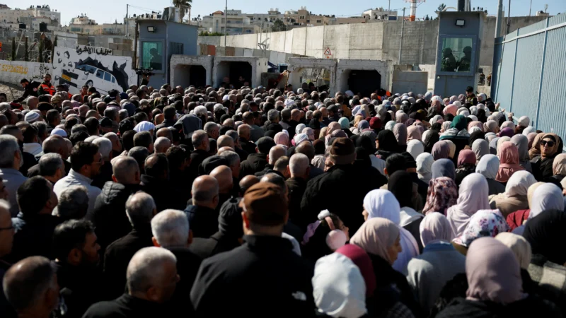 L&rsquo;accès des Palestiniens à Al-Aqsa soumis à un filtre démographique strict pour le premier vendredi de Ramadan