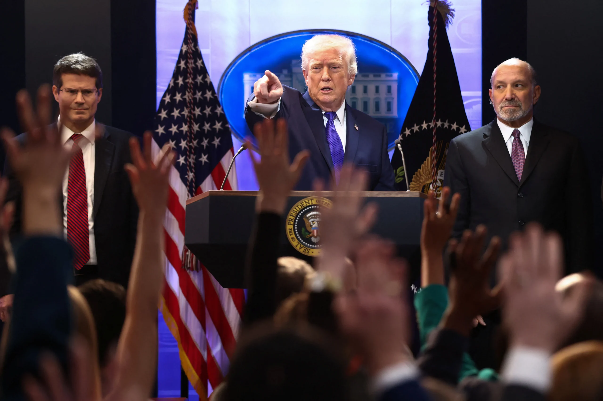 Désavoué par la Cour suprême des États-Unis, Donald Trump active une loi inédite pour imposer un nouveau taux douanier