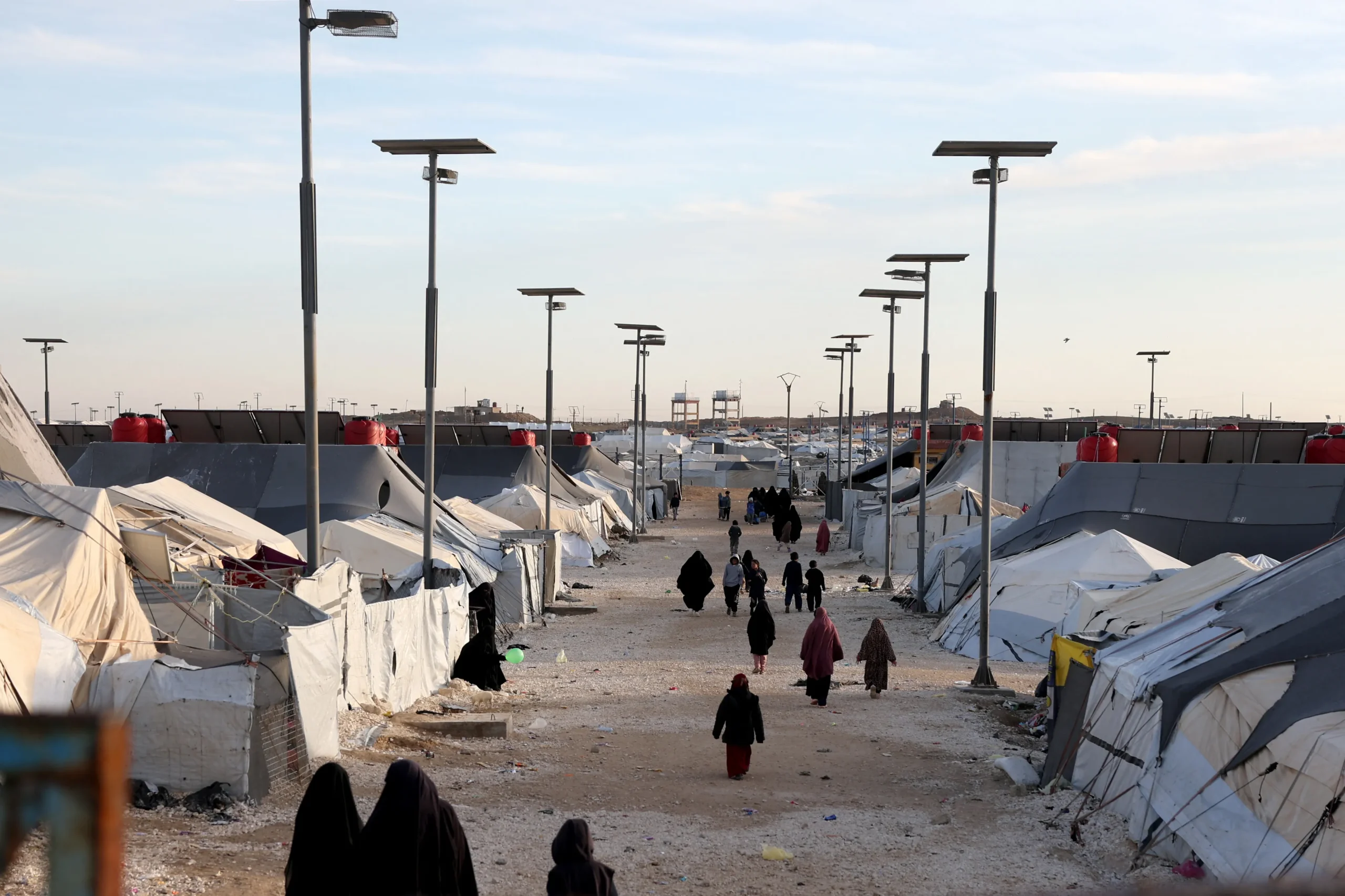 Syrie : le gouvernement ferme définitivement le grand camp lié à l&rsquo;EI et scelle le sort de milliers de familles