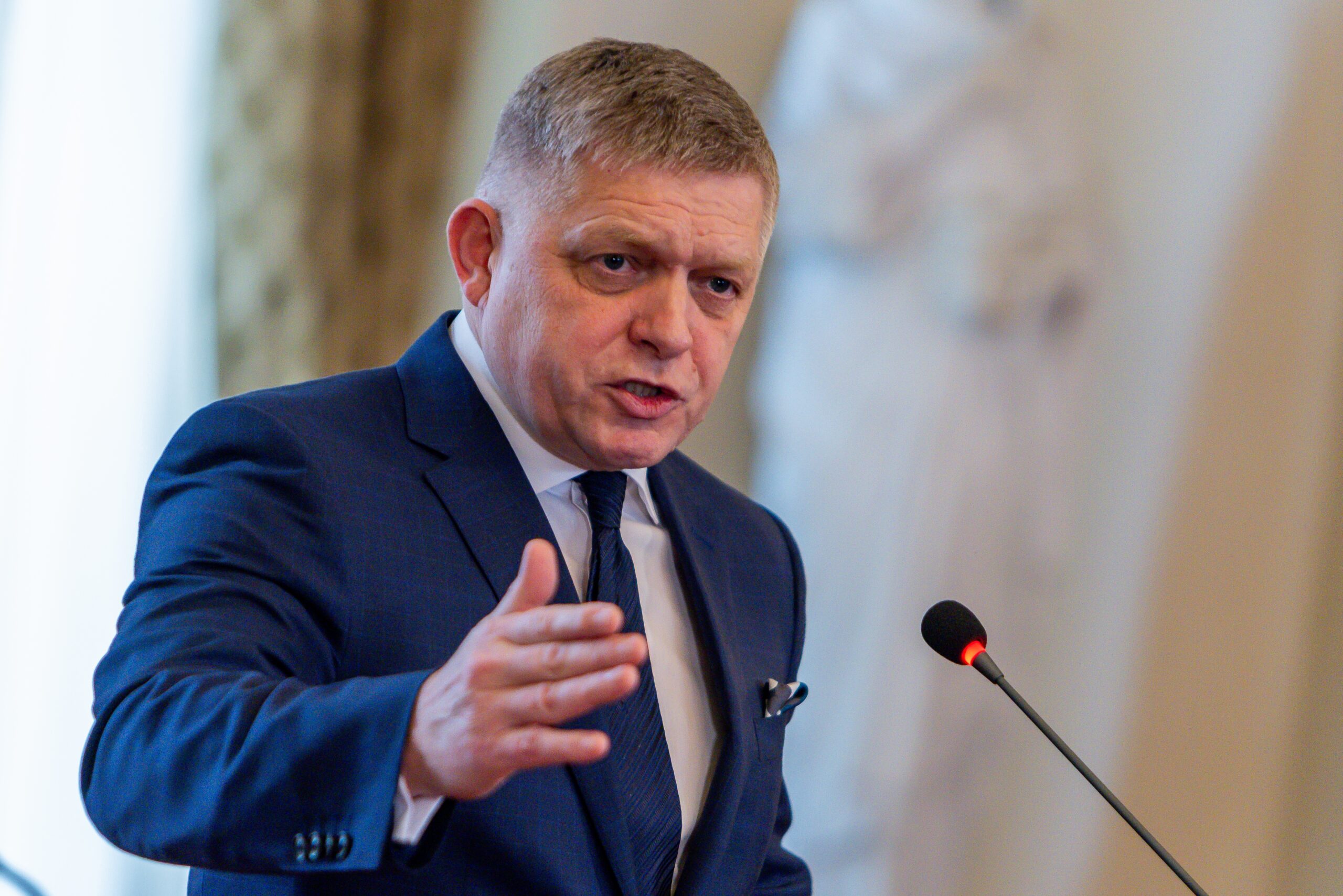 Privée de pétrole, la Slovaquie coupe le courant à l&rsquo;Ukraine et conditionne son soutien sur un dossier clé
