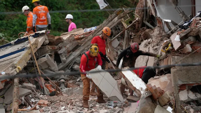 Brésil : frappée par 180 mm de pluie en quatre heures, une ville du sud-est compte ses disparus sous la boue
