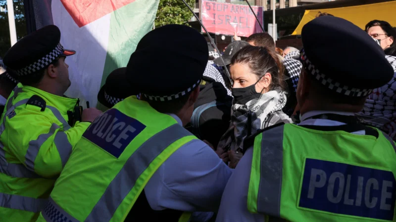Royaume-Uni : un collectif d&rsquo;avocats dévoile les preuves de 964 actes de répression ciblant un mouvement de solidarité