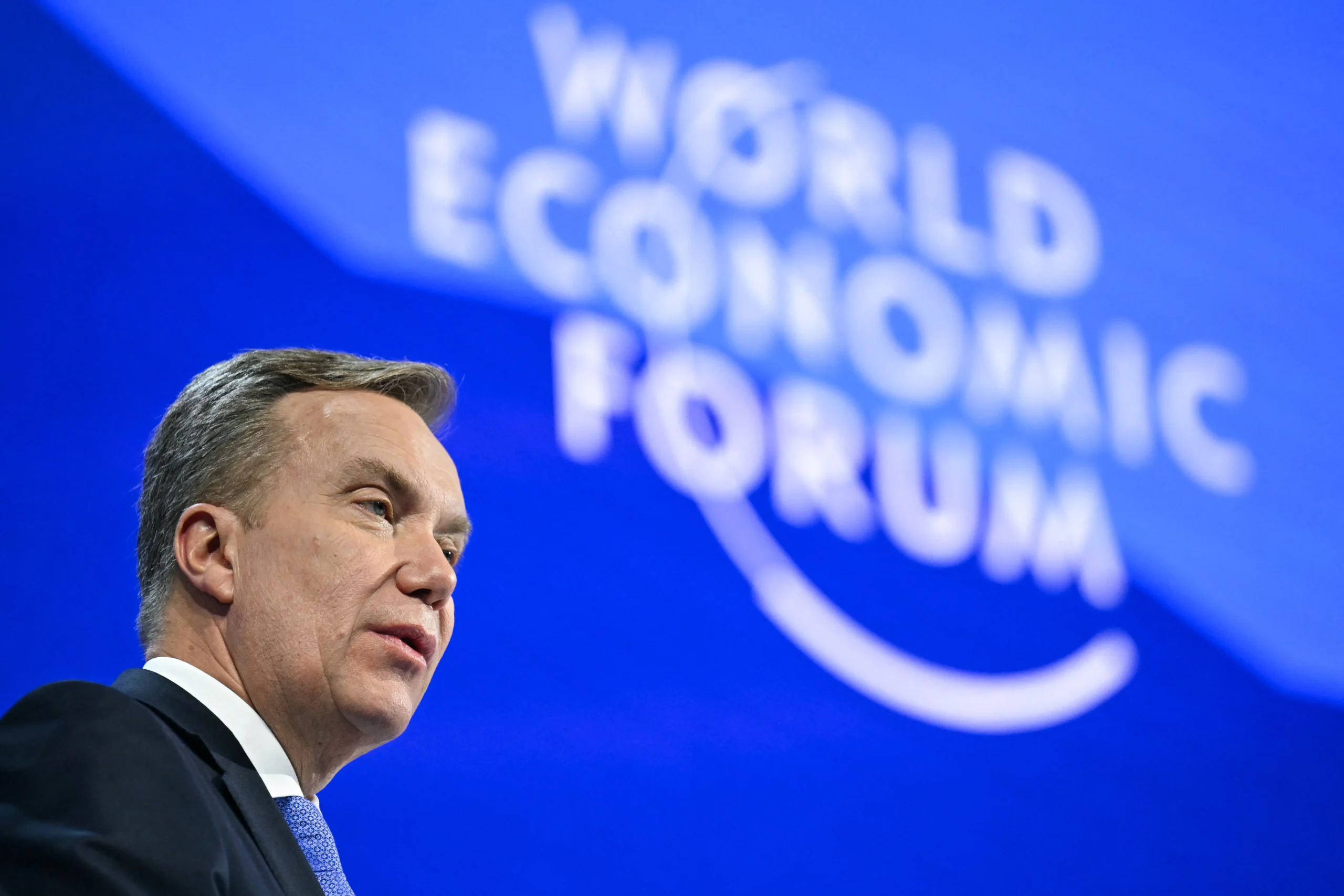 L’Onde de Choc Epstein Atteint Davos : Le Président du Forum Économique Mondial Démissionne