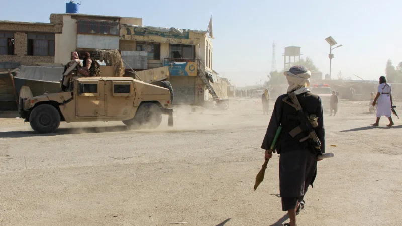 15 avant-postes tombés : l&rsquo;Afghanistan lance une offensive militaire d&rsquo;envergure contre les positions du Pakistan