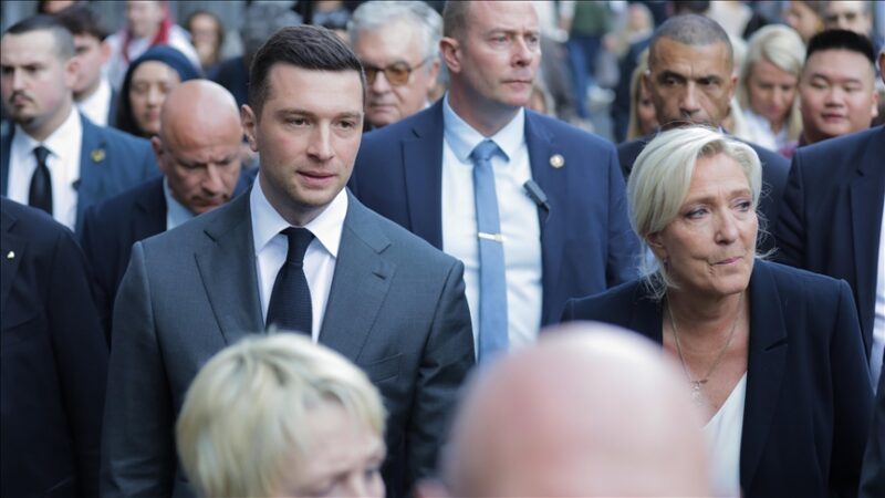France : Marine Le Pen et Jordan Bardella effectuent une sortie conjointe lors d&rsquo;un rendez-vous très suivi à Paris