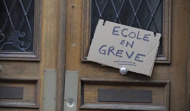 Retenues salariales dans l&rsquo;éducation : le MONEP valide la sanction de l&rsquo;État mais pointe une erreur de ciblage majeure