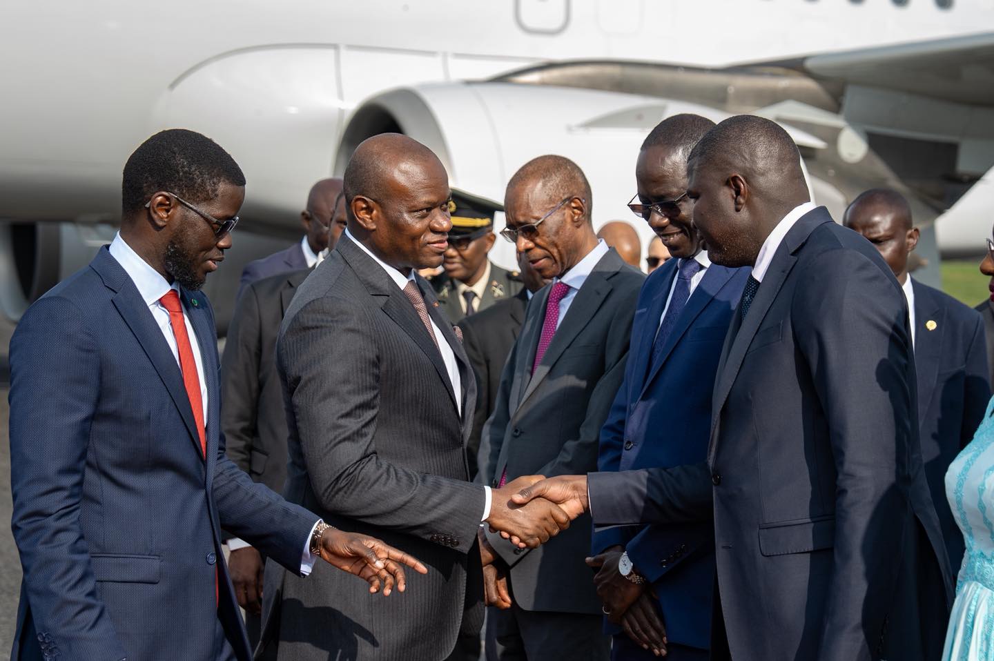 Escale à Libreville : Diomaye Faye invite Oligui Nguema à la fête de l’indépendance du 4 avril 2026