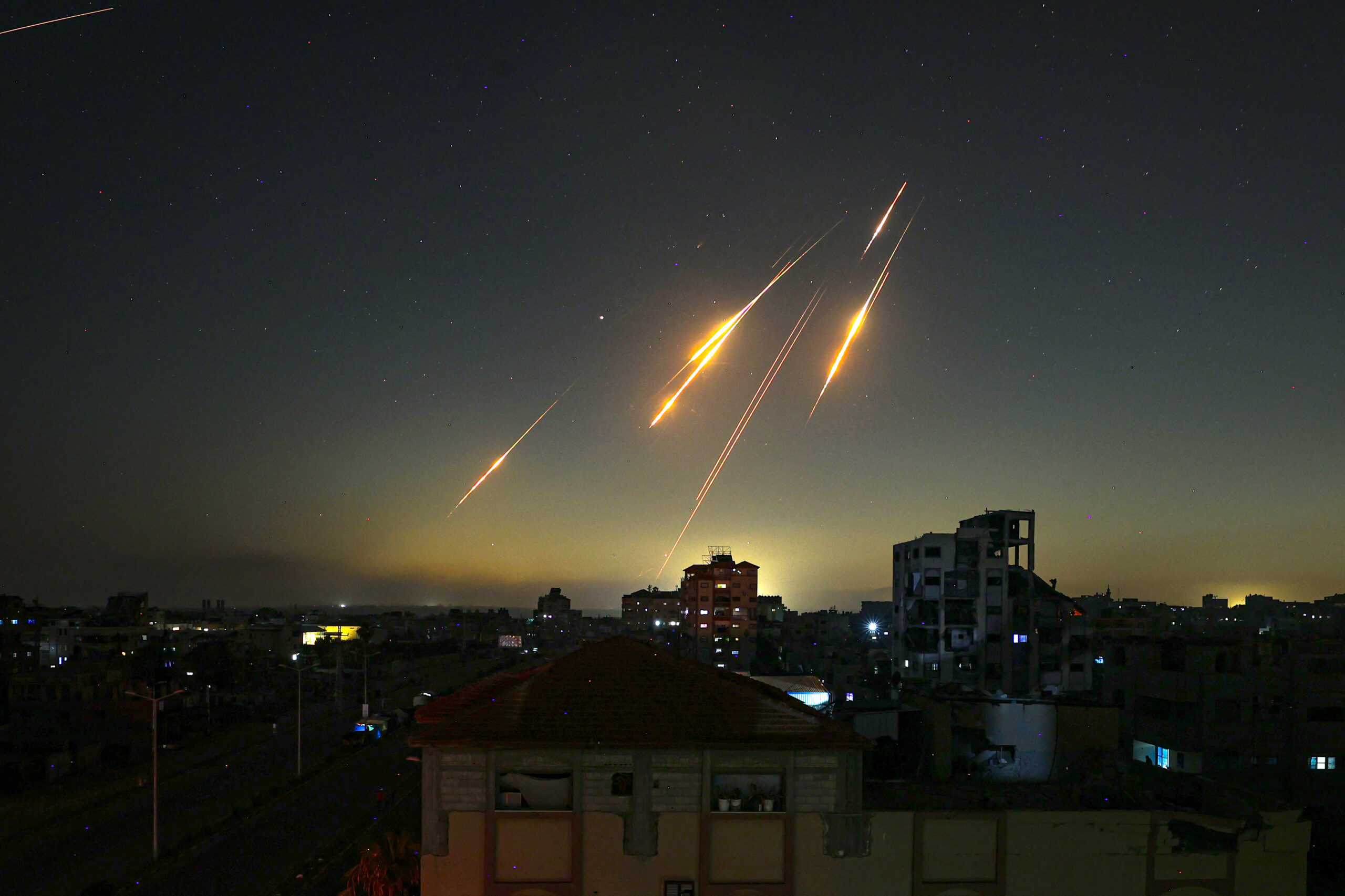 L’Iran contre attaque : Des missiles et des drones à grande échelle lancés contre Israël