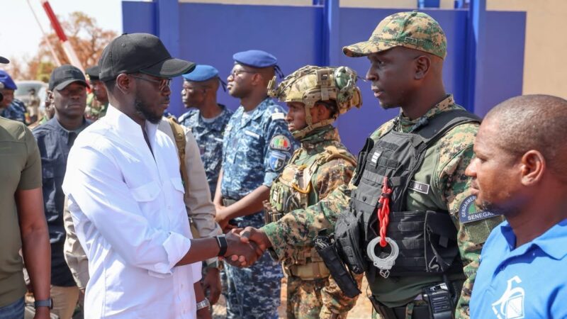 Saraya : le président Bassirou Diomaye Faye en visite auprès des Forces de défense et de sécurité