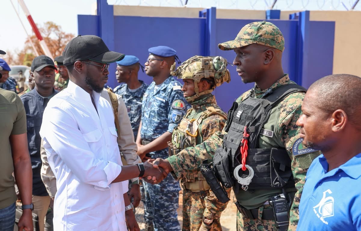 Saraya : le président Bassirou Diomaye Faye en visite auprès des Forces de défense et de sécurité