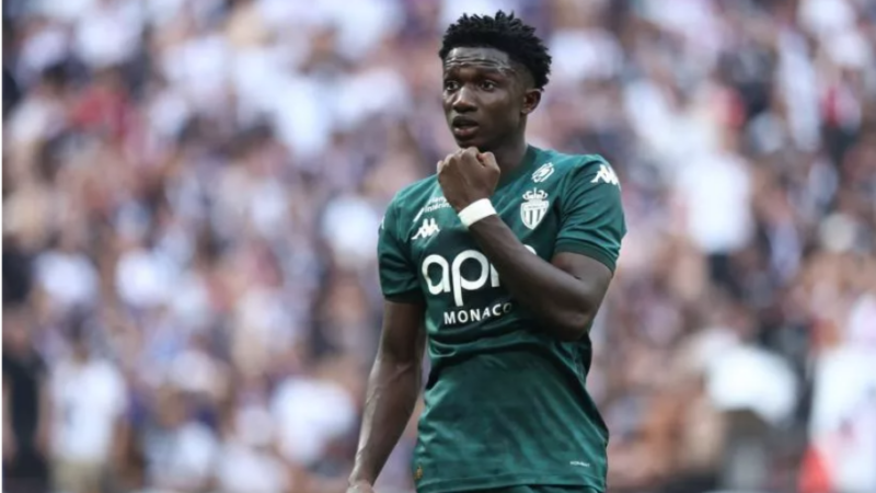 Impressionnant à Paris : « Lamine Camara étouffe le PSG et s’ouvre les portes de la Premier League »