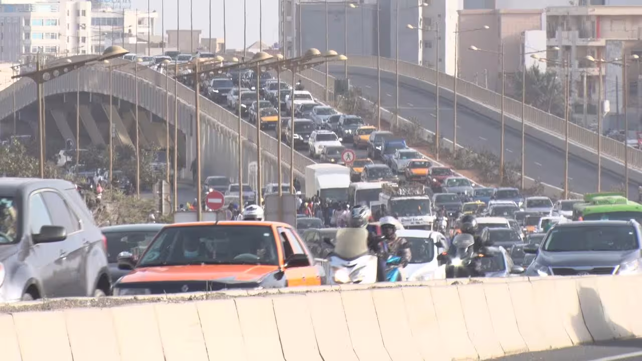 Enorme embouteillage de Colobane à Thiaroye, ce matin : Découvrez la raison (photos)