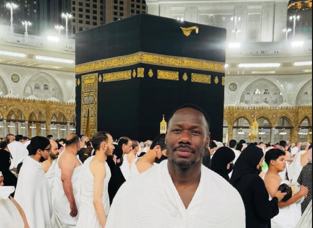 De la pelouse à La Mecque: Pape Bouna Thiaw face à la Kaaba