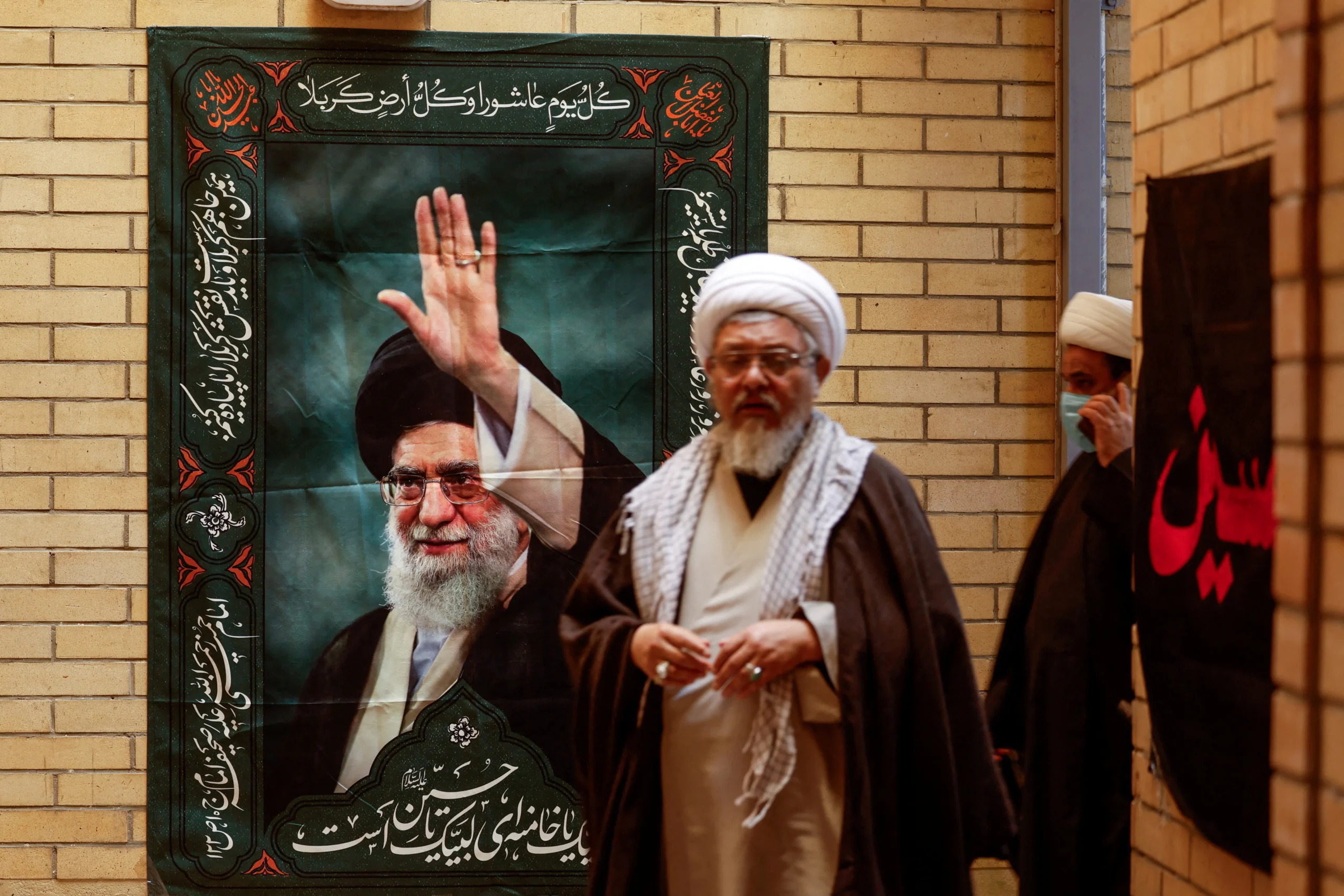 Succession en Iran : l’obstacle historique qui barre la route au candidat le plus influent pour remplacer Khamenei