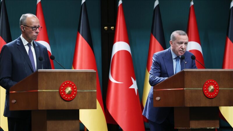 Tensions au Proche-Orient : Erdoğan appelle à la désescalade lors d&rsquo;un entretien avec le chef de l&rsquo;opposition allemande