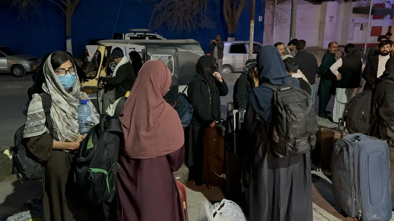 Frappes en Iran : l’exode sous tension de 1000 Pakistanais et cette nouvelle qui a bouleversé leur trajet