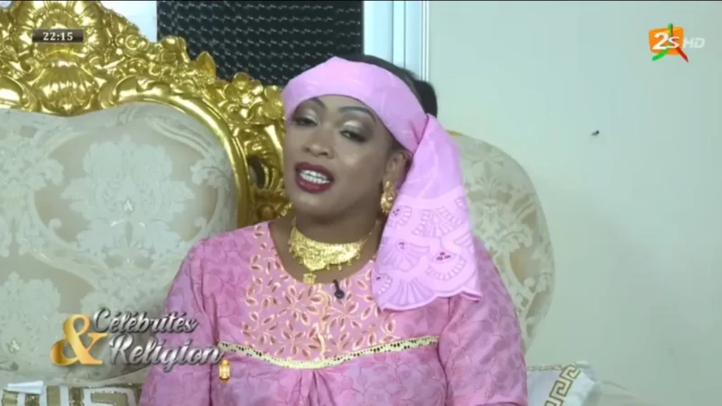 (Vidéo) Invitée par Racky Aidara, l&rsquo;ex-danseuse Oumou Sow s&rsquo;illustre par la récitation de sa sourate préférée