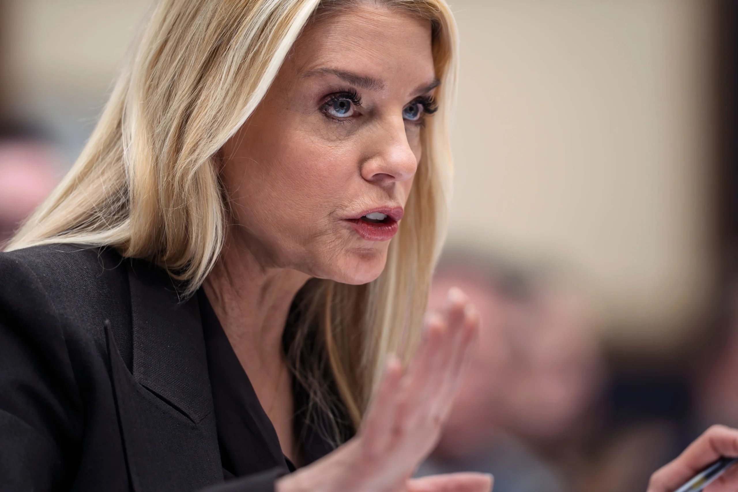 Affaire Epstein aux États-Unis : la décision bipartisane du Congrès qui cible directement la ministre de la Justice