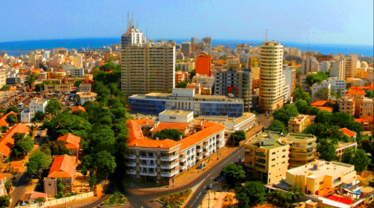 Face aux dérives sociétales, un professeur désigne le système à réformer en priorité pour orienter la jeunesse