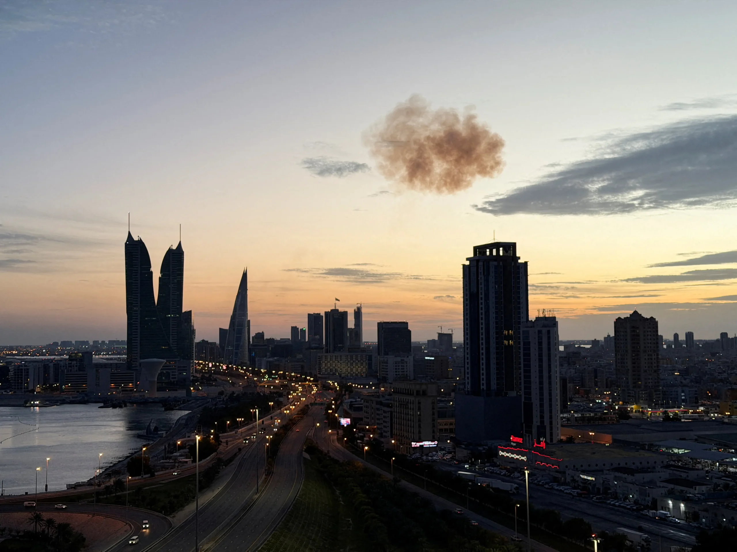 Riposte iranienne dans le Golfe : la représentation diplomatique visée par les frappes nocturnes sur Manama