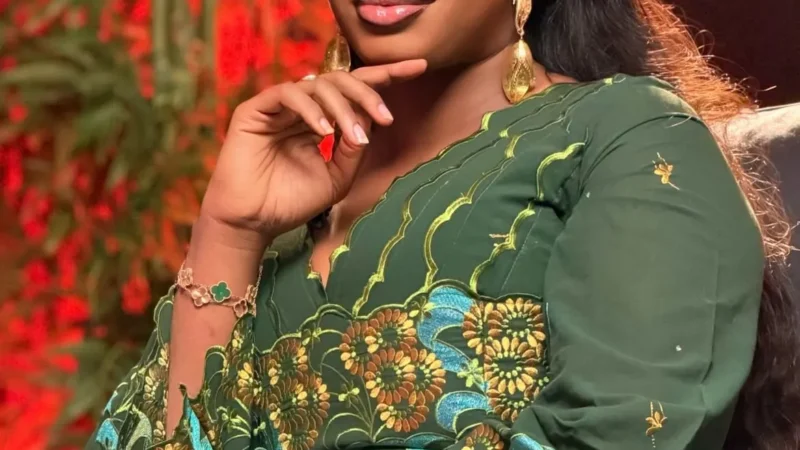 (Photos) Apparitions télévisées en plein Ramadan : la démarche de Neferiti Sow qui captive les téléspectateurs