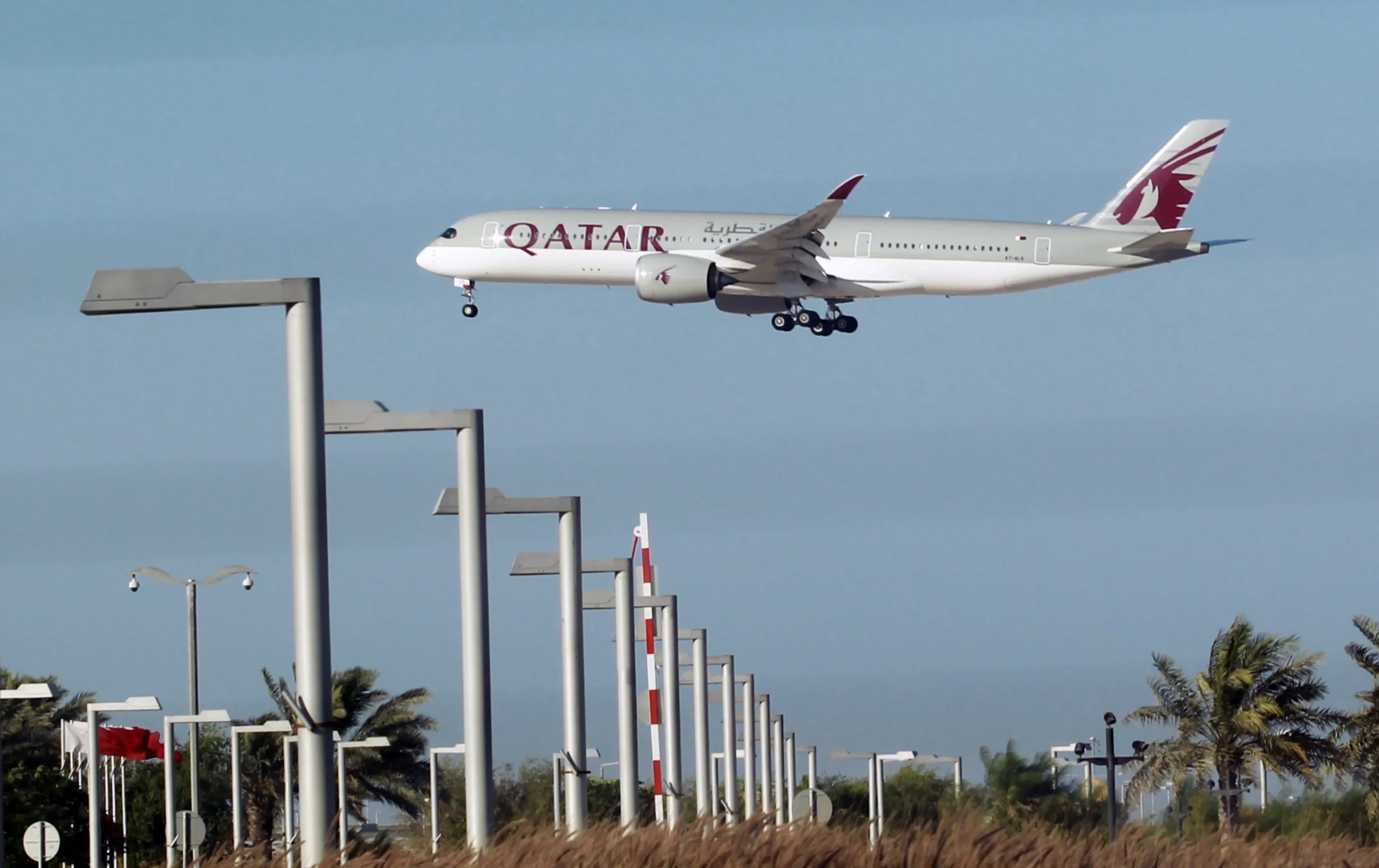 Frappé par 14 missiles, le Qatar rouvre partiellement son ciel pour une catégorie stricte de vols