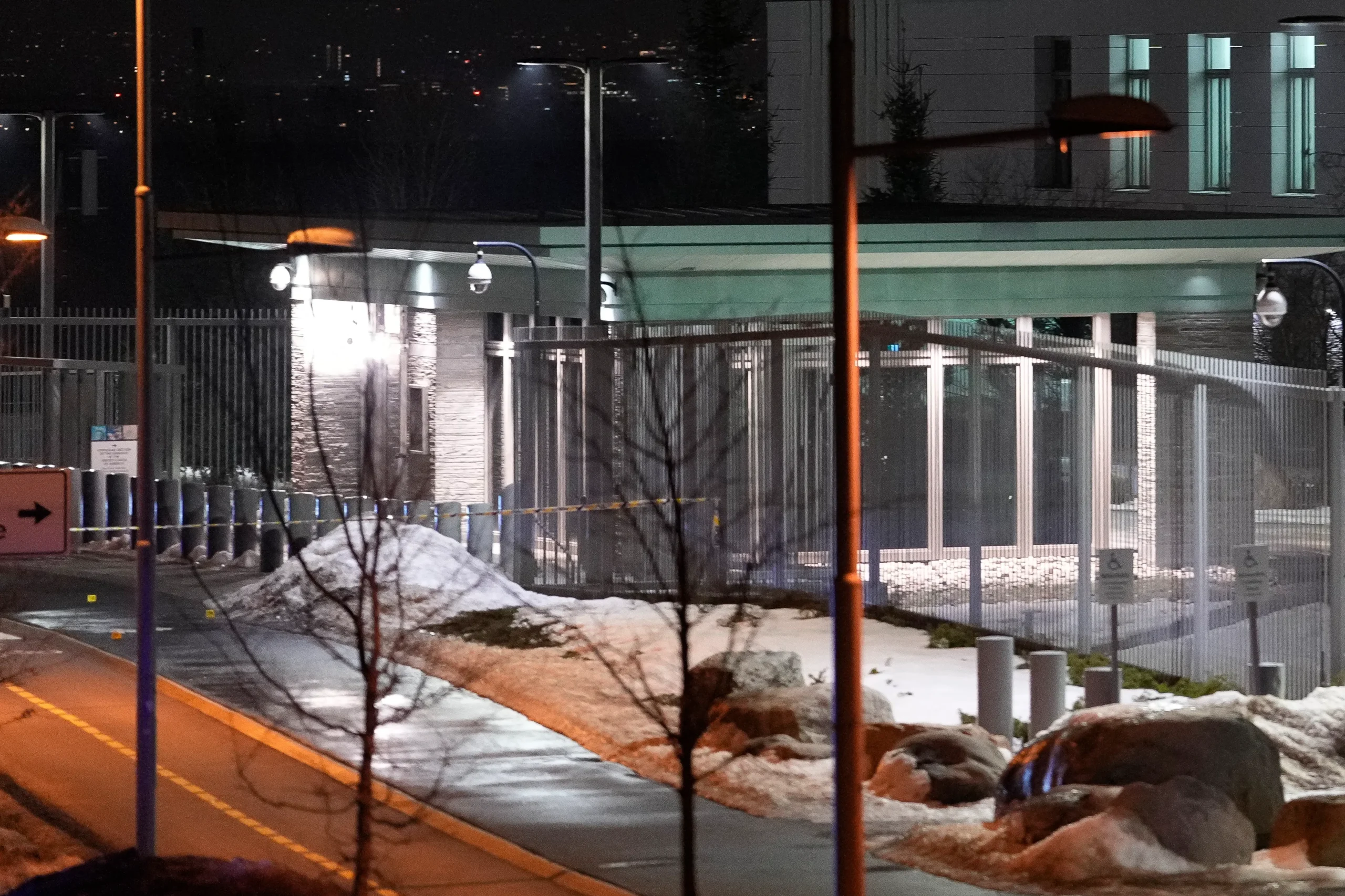Norvège : l’explosion nocturne d’un site diplomatique à Oslo pousse la police à sécuriser une communauté spécifique