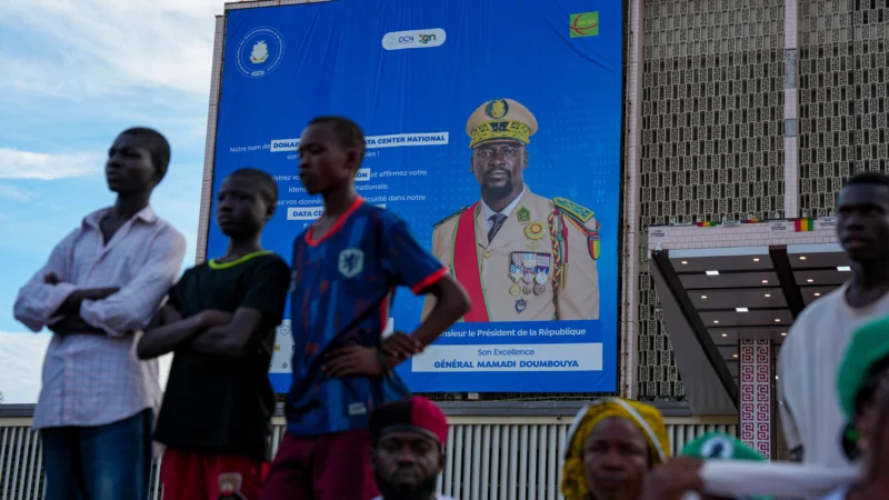 Guinée : la dissolution de 40 partis politiques pousse un leader en exil à formuler cet appel direct à la rue