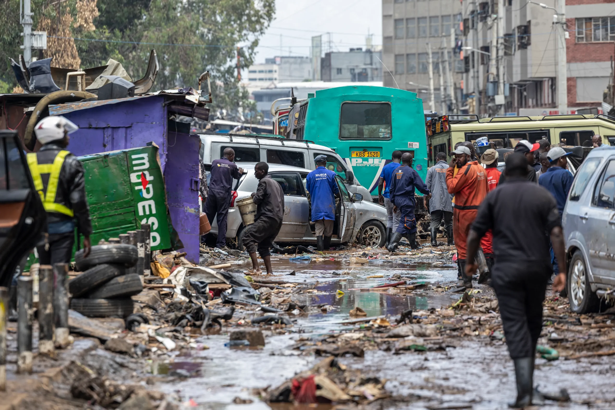Pluies diluviennes au Kenya : William Ruto déploie l&rsquo;armée et statue sur la facture médicale des blessés