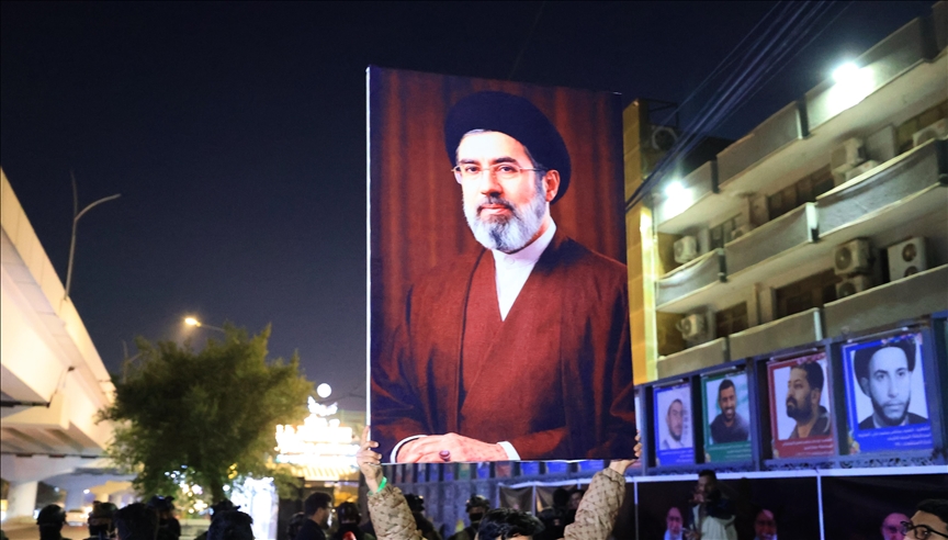 Succédant à son père, le nouveau guide suprême iranien tranche sur l'avenir du détroit d'Ormuz.