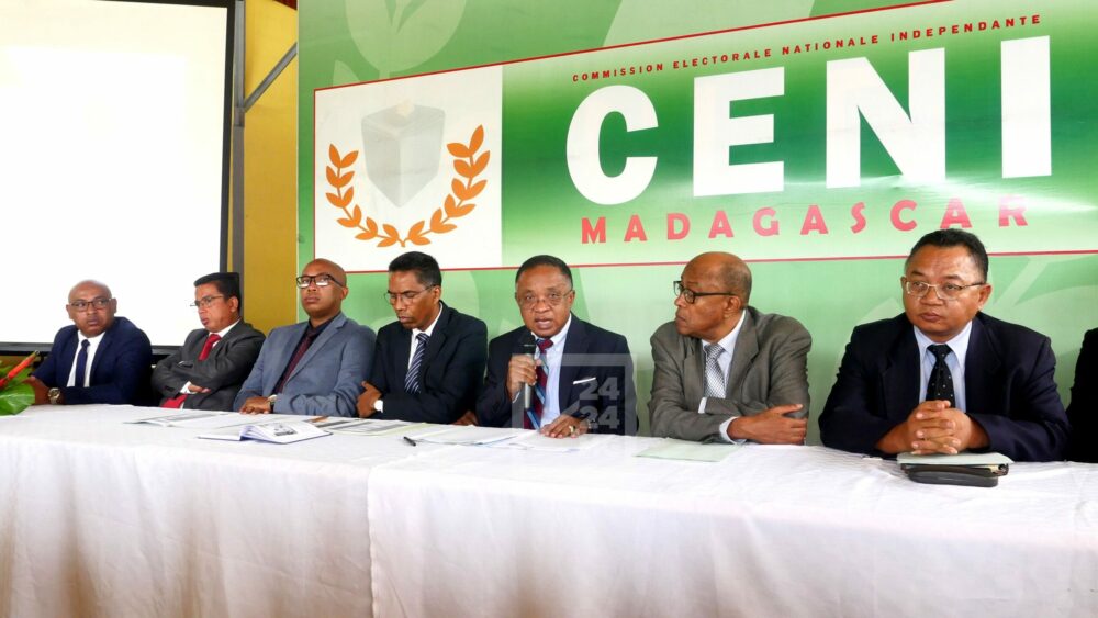 « Intérêt supérieur de la Nation » : la démission massive qui isole le président de l'organe électoral à Madagascar