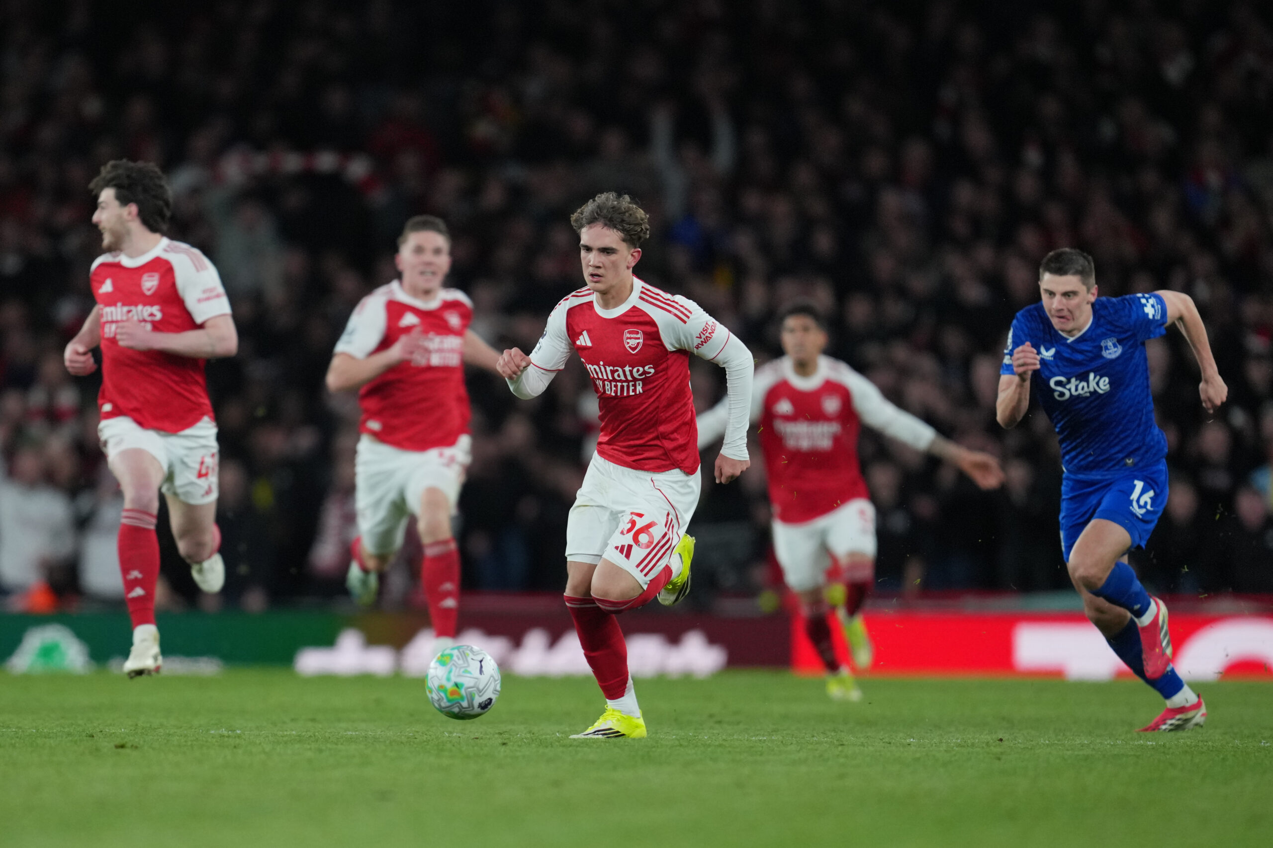 Premier League : obligé de se changer à l’écart des pros, un lycéen s’offre un record historique