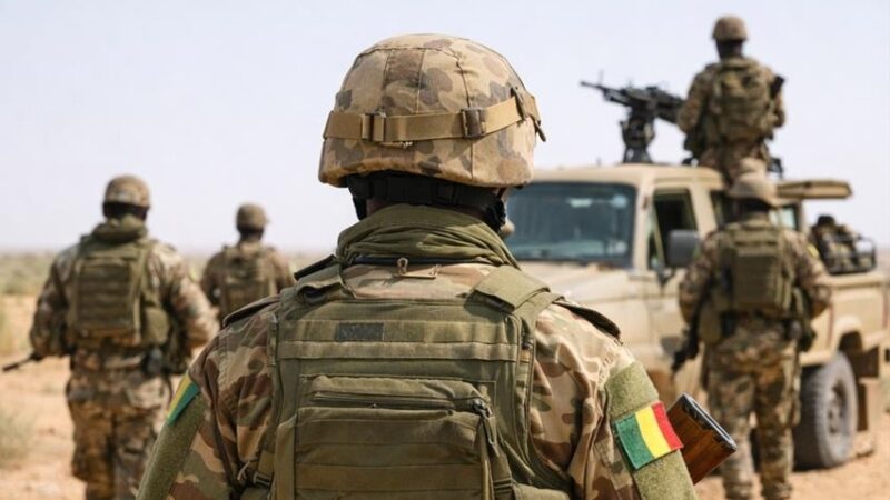 Otages maliens : l&rsquo;offensive des FAMa aux frontières offre une fenêtre d&rsquo;évasion à deux soldats et un préfet