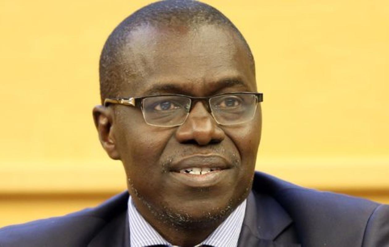 Contrats pétroliers : l&rsquo;économiste Moubarack Lo fixe une condition majeure pour consolider la souveraineté économique