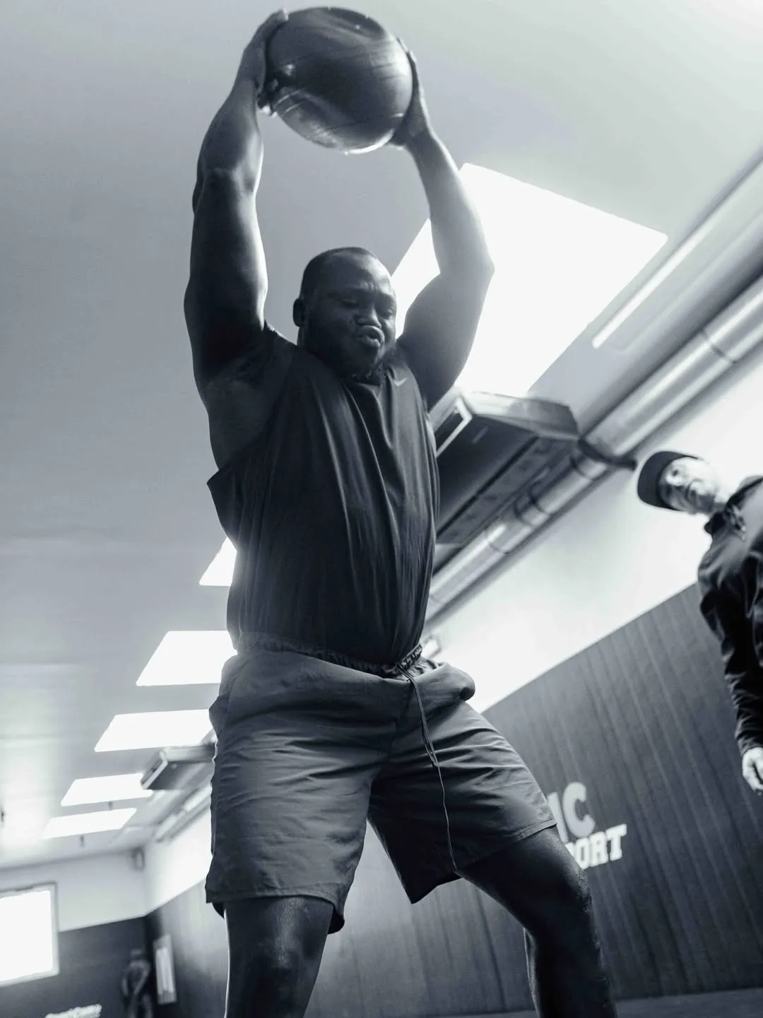 À trois semaines de l&rsquo;échéance, les images d&rsquo;entraînement de Modou Lô dévoilent une condition physique frappante