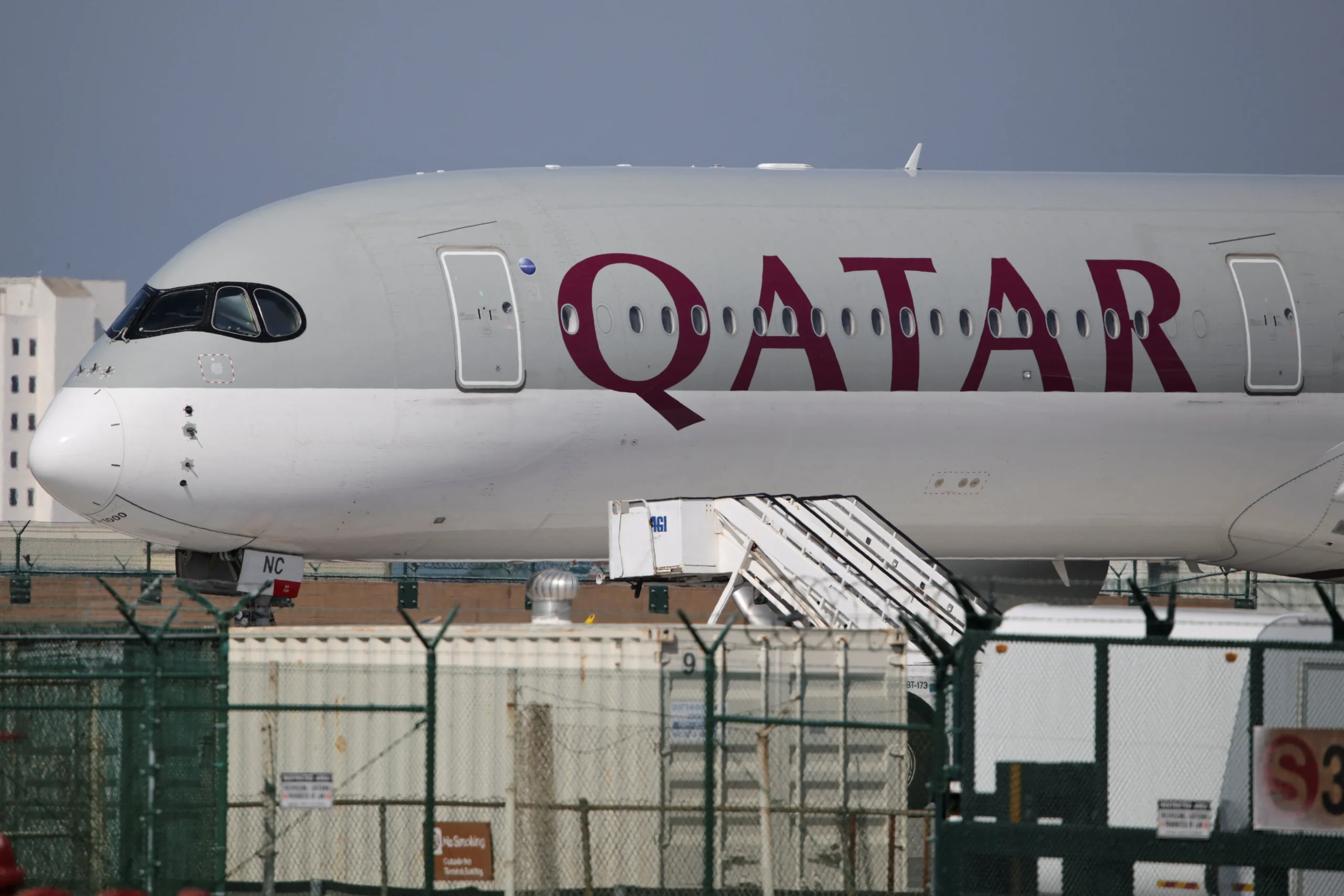 Guerre au Moyen-Orient : l&rsquo;alternative déployée par Qatar Airways face à la fermeture de son ciel