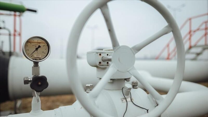 Une double manœuvre diplomatique au Moyen-Orient fait chuter les cours mondiaux du pétrole de plus de 4 %