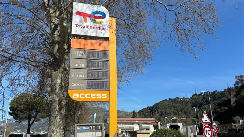 Flambée du carburant en France : la condition posée par Emmanuel Macron pour intervenir dans le détroit d’Ormuz