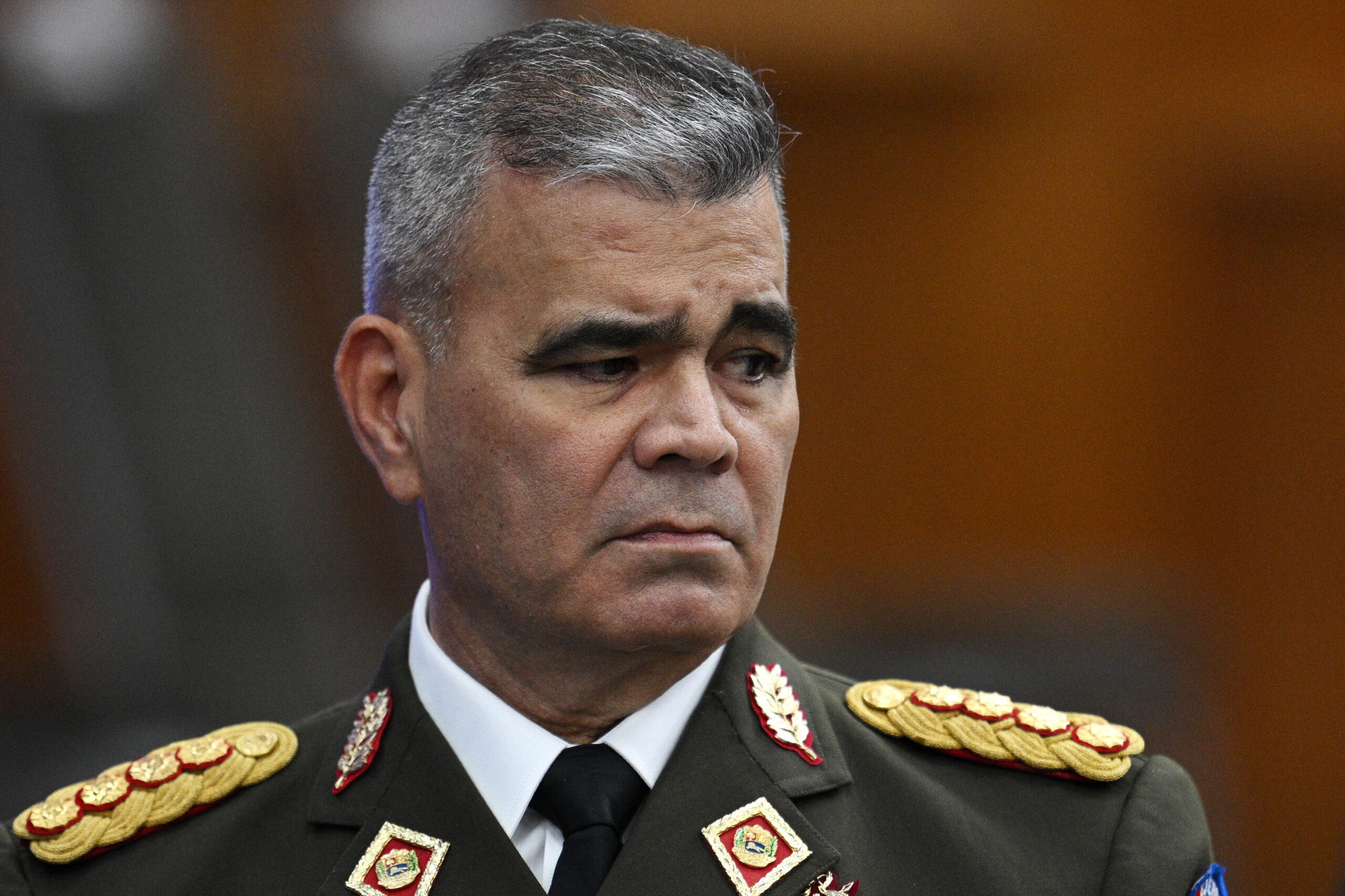Venezuela : la présidence de transition écarte le chef de l’armée et nomme un profil ciblé par des sanctions