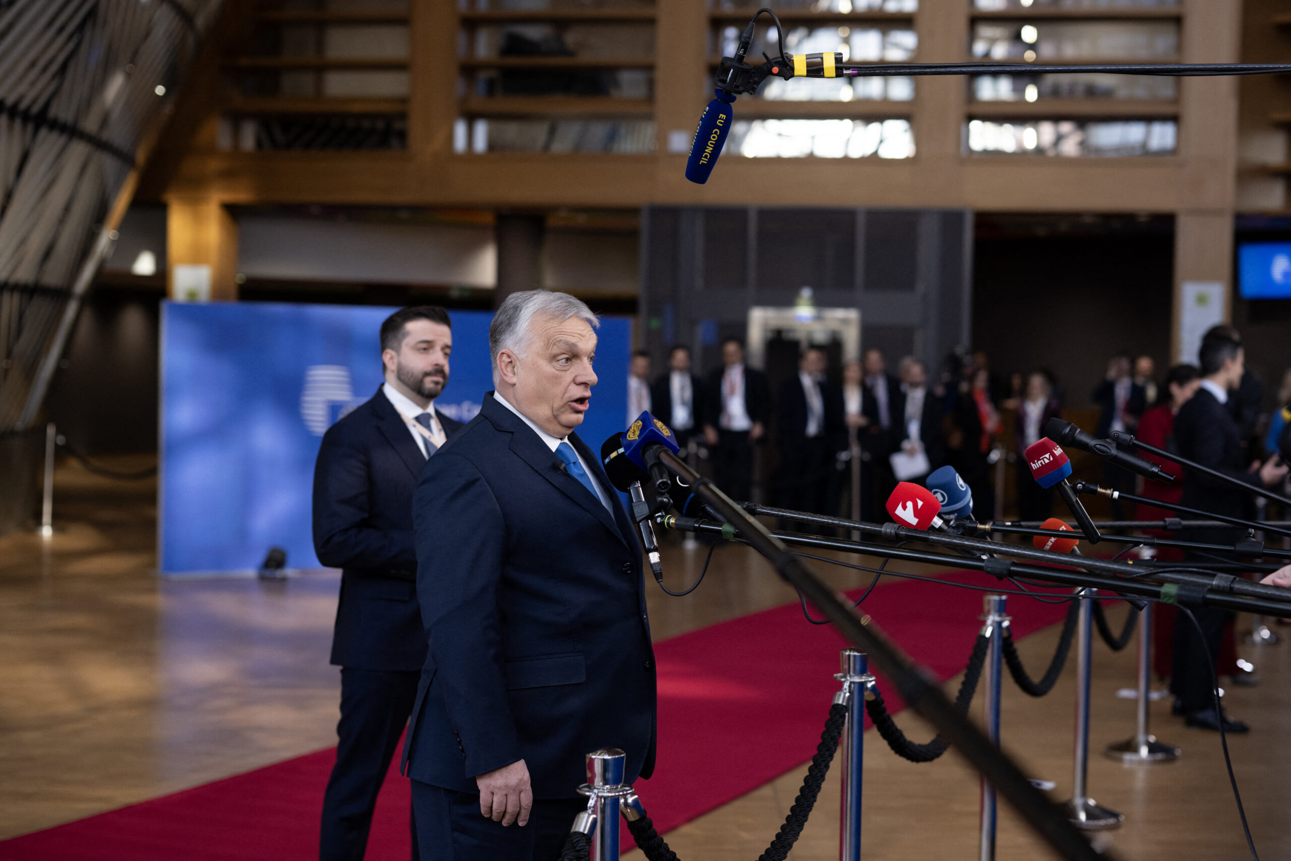 L&rsquo;Union européenne accule la Hongrie pour débloquer l&rsquo;aide à l&rsquo;Ukraine paralysée par un litige d&rsquo;infrastructure