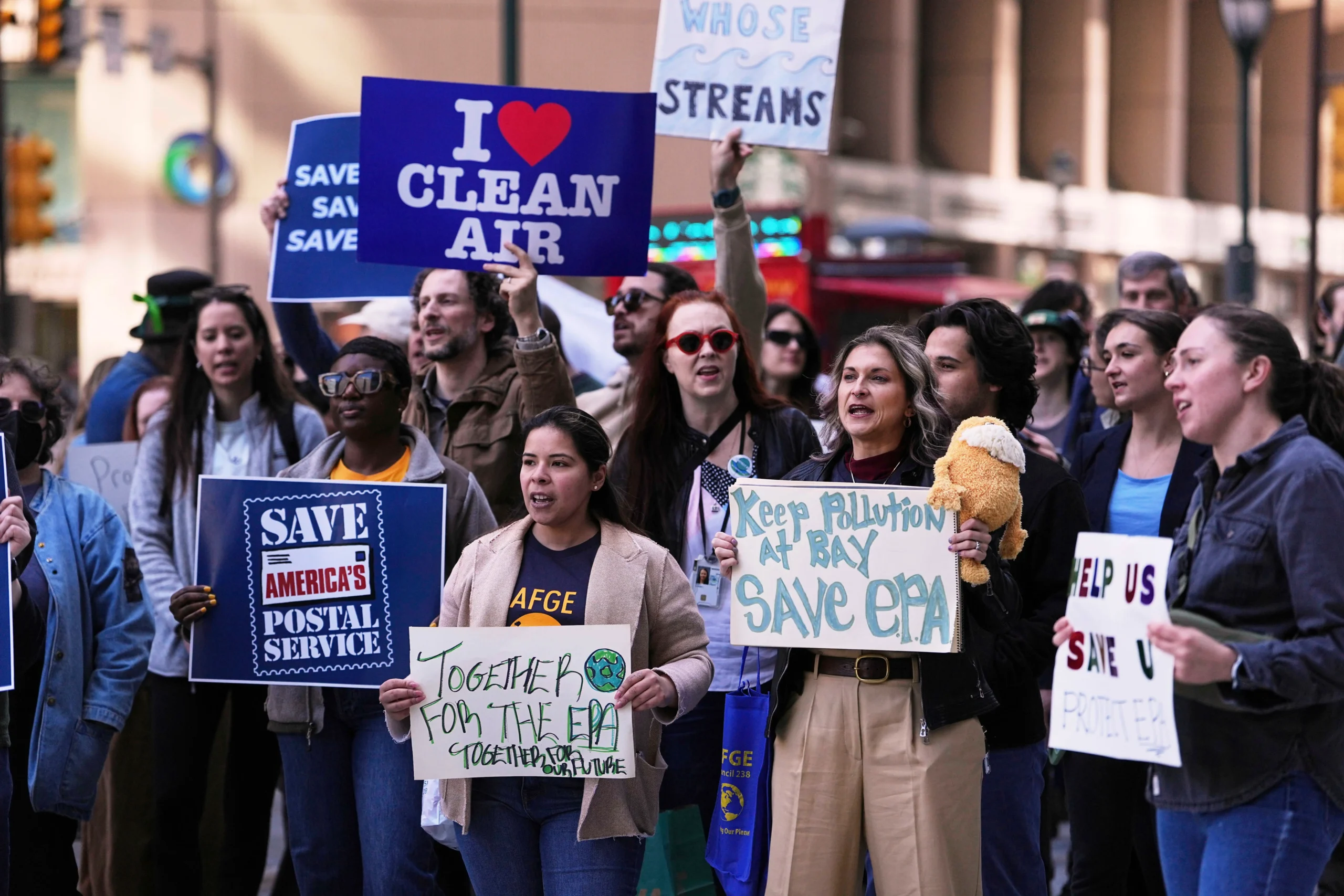 États-Unis : 23 États saisissent la justice pour bloquer cette mesure environnementale de Donald Trump