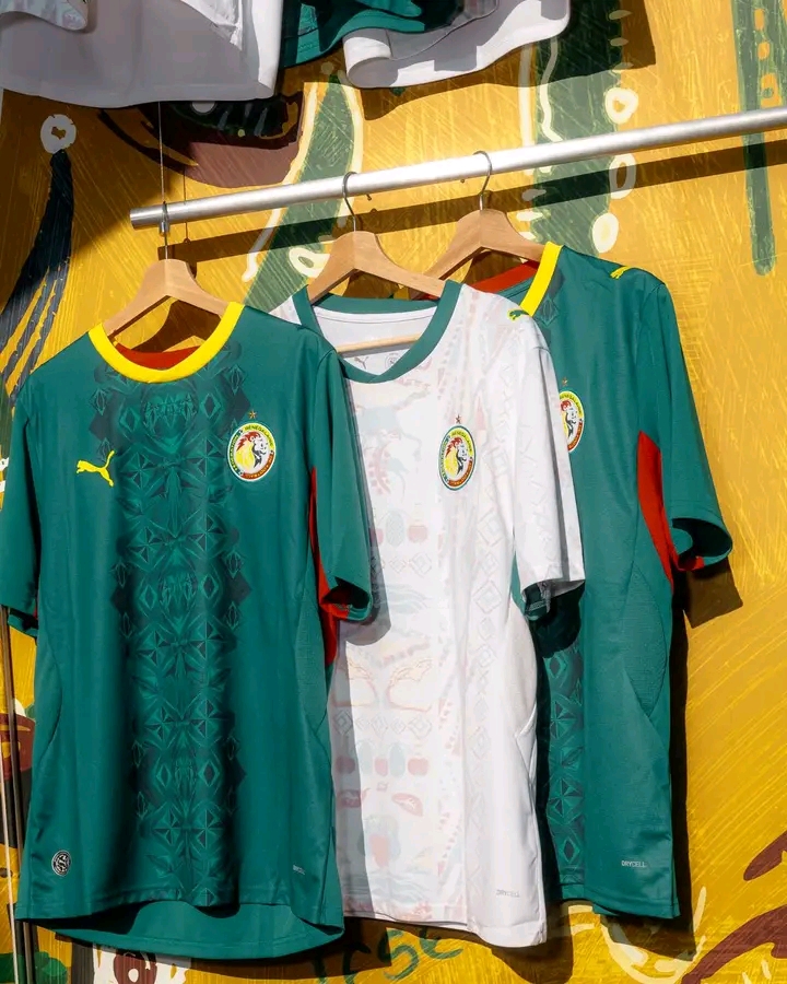 Nouveaux maillots à une seule étoile : la Fédération sénégalaise de football suscite la colère des supporters ...
