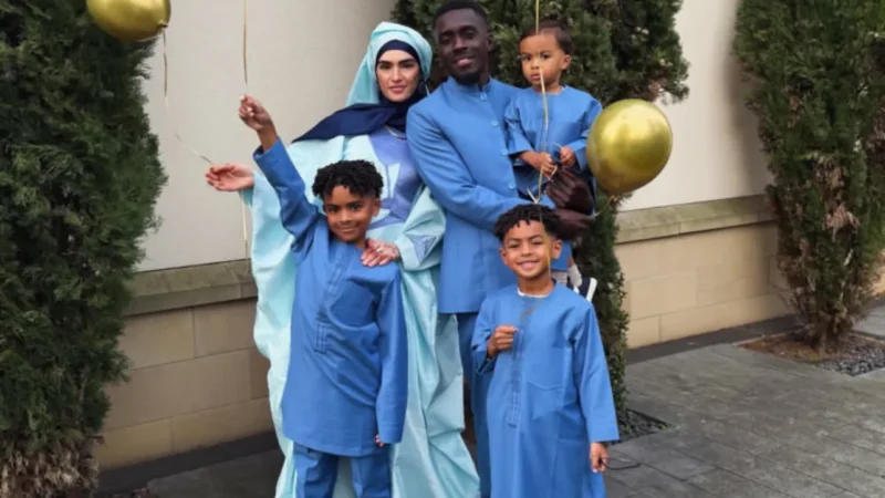 Complicité et élégance pour la Korité : le moment de partage d&rsquo;un célèbre milieu de terrain sénégalais