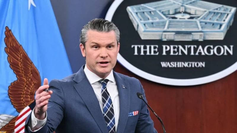 États-Unis : la justice bloque une directive du Pentagone et ordonne le retour de ces sept journalistes